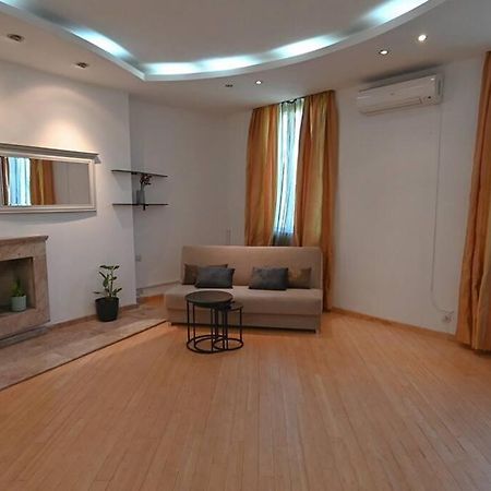 Classic Apt. On Liberty Square 트빌리시 외부 사진