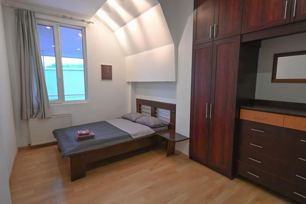 Classic Apt. On Liberty Square 트빌리시 외부 사진